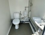 Contenedor Sanitario 3 Cabinas (WC, Urinario + Caldera, Ducha) – Image 4
